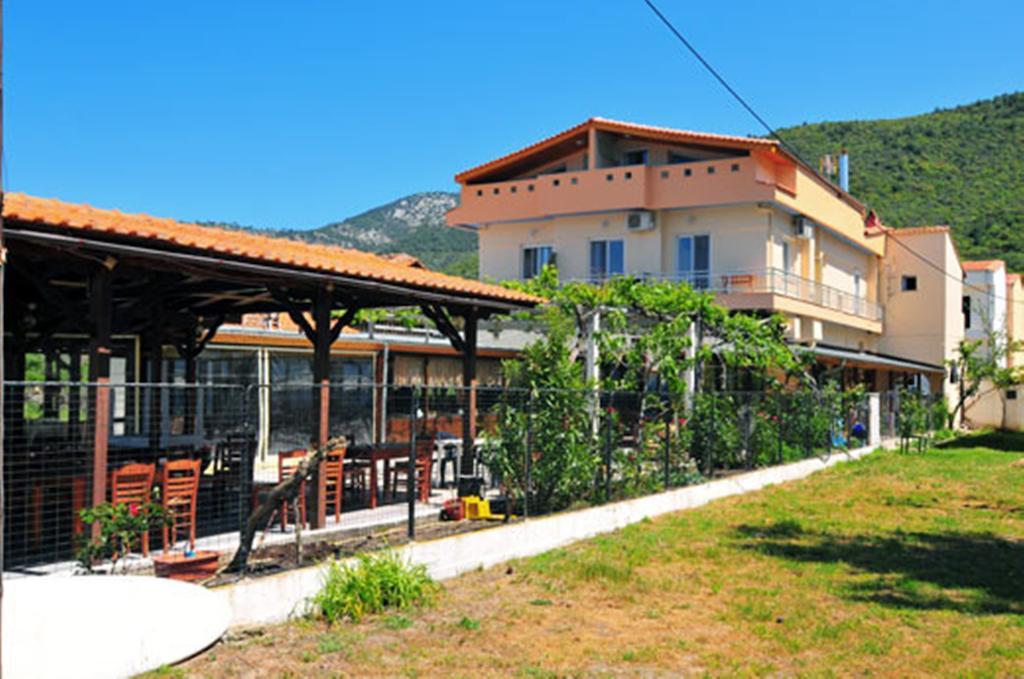 Sikoudis Gorgona Beach Skala Rachoni  Buitenkant foto